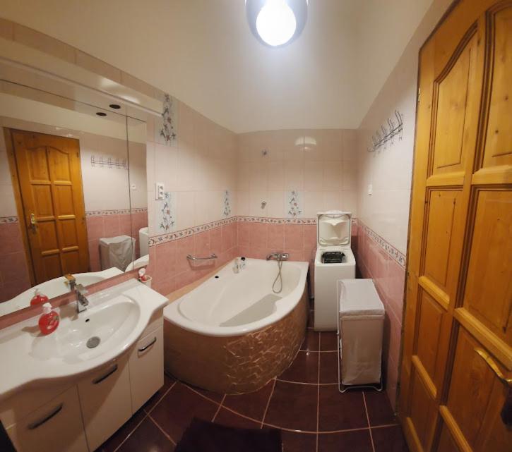 Rom Apartman Budapest Kültér fotó